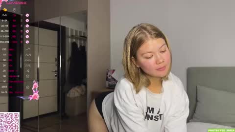 Mona online show from September 17, 4:08 pm