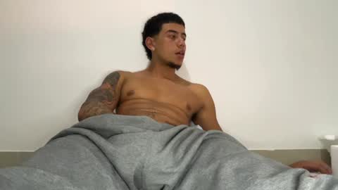 Snapshot of jeyzd25 chatting on December 15, 5:02 am Onlyfans Twitter online show from December 15, 5:02 am