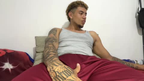 Snapshot of jeyzd25 chatting on March 2, 2:41 am Onlyfans Twitter online show from March 2, 2:41 am