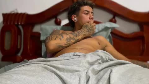 Snapshot of jeyzd25 chatting on November 3, 2:24 am Onlyfans Twitter online show from November 3, 2:24 am