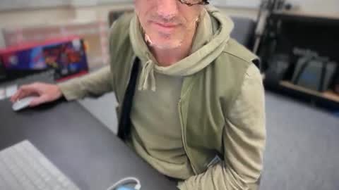 Snapshot of jgol519 chatting on October 20, 4:51 pm James online show from October 20, 4:51 pm