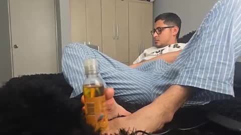 Snapshot of jhacks28 chatting on December 13, 7:53 pm jhacks28 online show from December 13, 7:53 pm