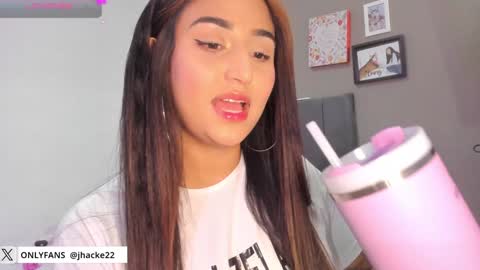 Snapshot of jhacky_sweet chatting on January 26, 7:21 am jhackelin My independent account online show from January 26, 7:21 am