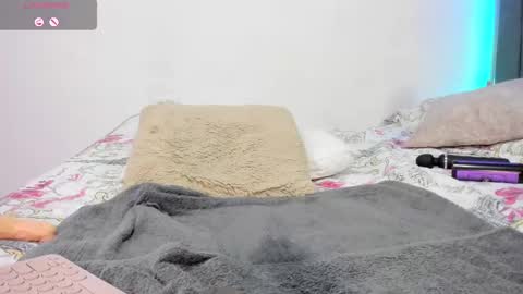 Snapshot of jhacky_sweet chatting on March 8, 3:17 am jhackelin My independent account online show from March 8, 3:17 am