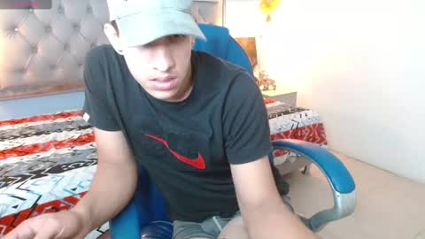 Snapshot of jheidertwink chatting on December 16, 12:26 am Jheider R. online show from December 16, 12:26 am