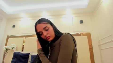 Jhoana  online show from October 17, 5:15 pm