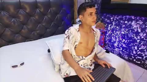 jhoanleandro online show from February 19, 4:34 am