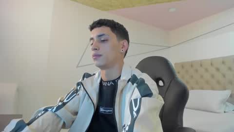 jhoanleandro online show from September 19, 4:36 am