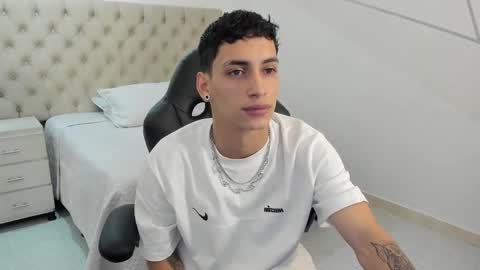 jhoanleandro online show from September 20, 4:02 am