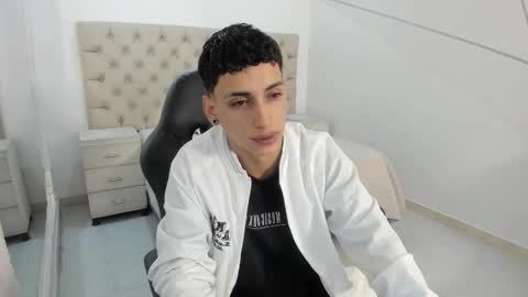 jhoanleandro online show from October 19, 5:08 am