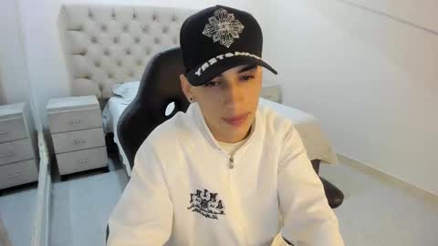 jhoanleandro online show from November 30, 5:11 am