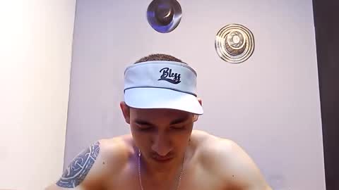 Snapshot of jhonny_thes28 chatting on November 10, 9:30 am jhonny_thes28 online show from November 10, 9:30 am