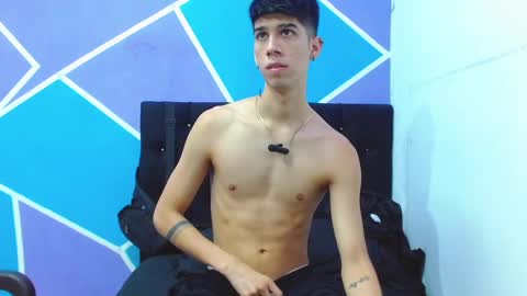 Snapshot of jhony_sex3 chatting on December 8, 8:36 pm jhony_sex3 online show from December 8, 8:36 pm