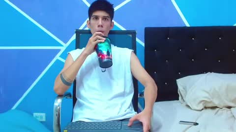 Snapshot of jhony_sex3 chatting on February 27, 8:17 am jhony_sex3 online show from February 27, 8:17 am