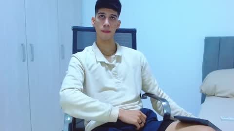 Snapshot of jhony_sex3 chatting on October 15, 6:13 am jhony_sex3 online show from October 15, 6:13 am