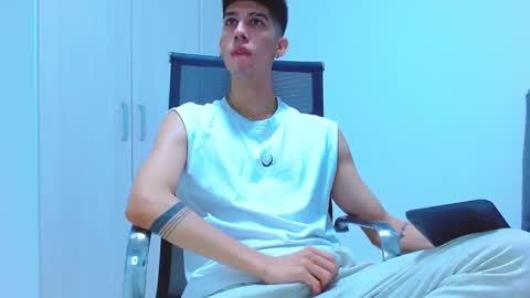 Snapshot of jhony_sex3 chatting on October 28, 4:05 am jhony_sex3 online show from October 28, 4:05 am