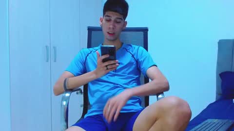 Snapshot of jhony_sex3 chatting on November 4, 7:13 pm jhony_sex3 online show from November 4, 7:13 pm