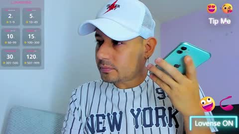 Snapshot of jhonyalzate chatting on December 23, 4:01 am Jhony Alzate online show from December 23, 4:01 am