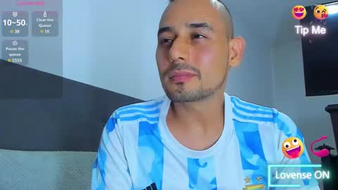 Snapshot of jhonyalzate chatting on February 13, 2:12 am Jhony Alzate online show from February 13, 2:12 am