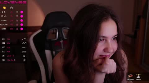 jia_lisaa online show from February 4, 9:31 pm