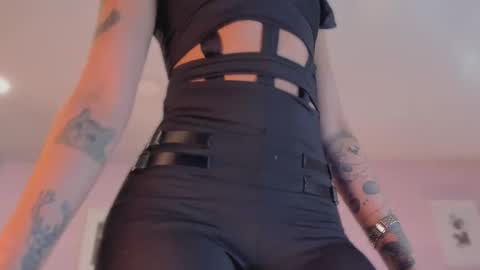 Snapshot of jinx_dh chatting on October 16, 2:29 pm Jinx online show from October 16, 2:29 pm