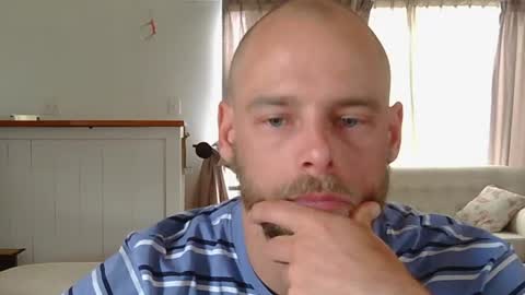 JamesJan van Rebel online show from February 8, 5:18 am