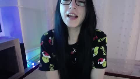 Snapshot of joanna_cw chatting on December 12, 7:26 pm Jo online show from December 12, 7:26 pm