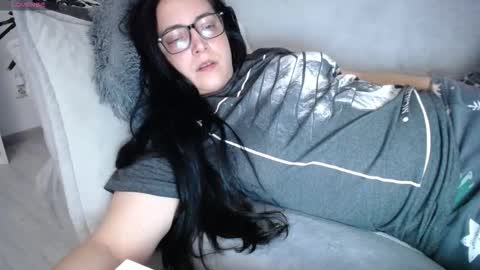 Snapshot of joanna_cw chatting on November 9, 5:00 pm Jo online show from November 9, 5:00 pm