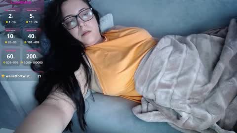 Snapshot of joanna_cw chatting on November 12, 12:27 pm Jo online show from November 12, 12:27 pm