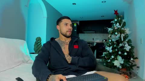 joe_esthetic online show from December 17, 12:45 am