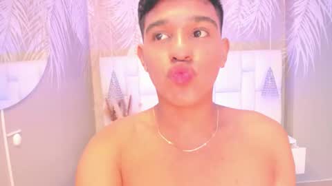 Snapshot of joel_tyler_ chatting on November 25, 9:48 pm Joel online show from November 25, 9:48 pm