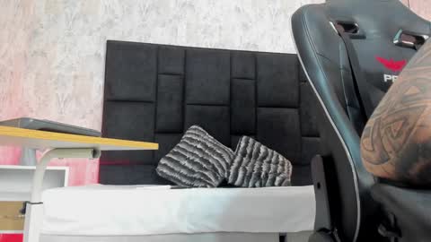     online show from December 11, 7:42 am