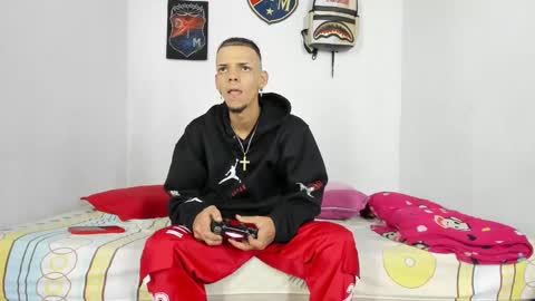 Snapshot of johan_and_antonella chatting on December 2, 4:20 am johan_and_antonella online show from December 2, 4:20 am