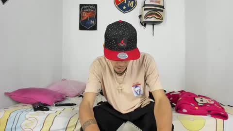 Snapshot of johan_and_antonella chatting on December 11, 4:39 am johan_and_antonella online show from December 11, 4:39 am