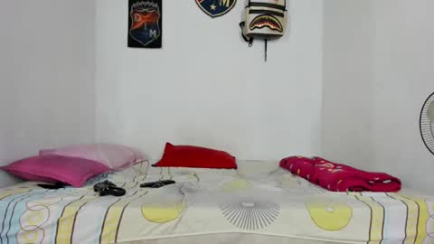 Snapshot of johan_and_antonella chatting on December 15, 5:45 am johan_and_antonella online show from December 15, 5:45 am