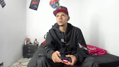 Snapshot of johan_and_antonella chatting on January 16, 1:37 am johan_and_antonella online show from January 16, 1:37 am