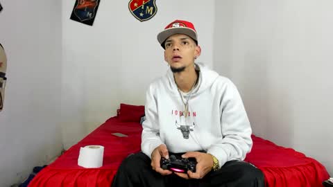 Snapshot of johan_and_antonella chatting on February 16, 3:37 am johan_and_antonella online show from February 16, 3:37 am