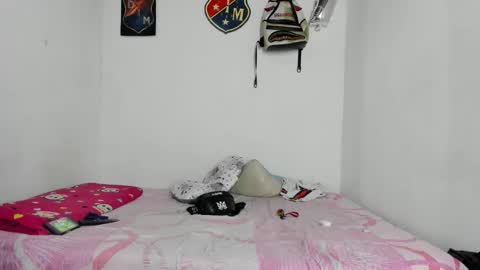 Snapshot of johan_and_antonella chatting on September 21, 11:17 pm johan_and_antonella online show from September 21, 11:17 pm