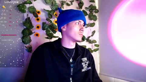 Snapshot of johan_parker222 chatting on September 27, 9:20 pm johan_parker222 online show from September 27, 9:20 pm