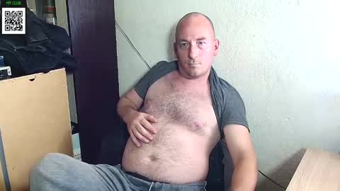 Snapshot of johanbarker chatting on December 5, 7:17 pm Johan online show from December 5, 7:17 pm