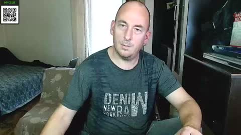 Snapshot of johanbarker chatting on December 7, 12:02 pm Johan online show from December 7, 12:02 pm