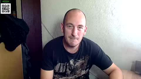 Snapshot of johanbarker chatting on December 11, 5:04 pm Johan online show from December 11, 5:04 pm