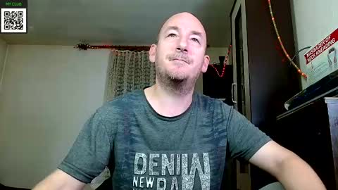 Snapshot of johanbarker chatting on December 13, 7:47 am Johan online show from December 13, 7:47 am