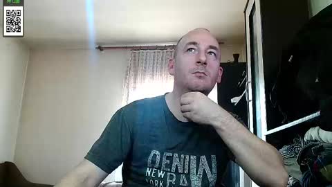 Snapshot of johanbarker chatting on February 10, 11:15 am Johan online show from February 10, 11:15 am