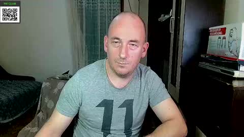 Snapshot of johanbarker chatting on February 15, 8:44 am Johan online show from February 15, 8:44 am