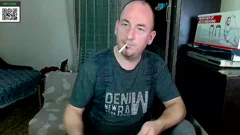 Snapshot of johanbarker chatting on February 26, 7:42 am Johan online show from February 26, 7:42 am