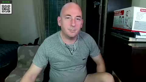 Snapshot of johanbarker chatting on March 3, 4:58 am Johan online show from March 3, 4:58 am