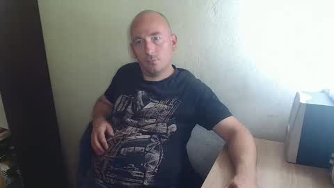 Snapshot of johanbarker chatting on November 4, 11:09 am Johan online show from November 4, 11:09 am