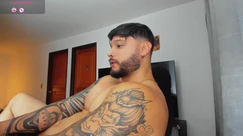 Snapshot of johatsu chatting on December 8, 2:28 am King - online show from December 8, 2:28 am