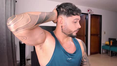 Snapshot of johatsu chatting on December 18, 12:07 pm King - online show from December 18, 12:07 pm